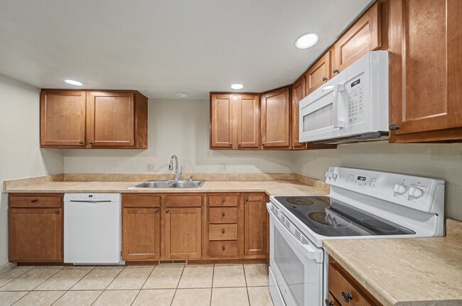 Building Photo - 1018 Davidson Dr