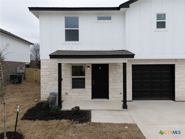 Primary Photo - 803 White Meadow Ln