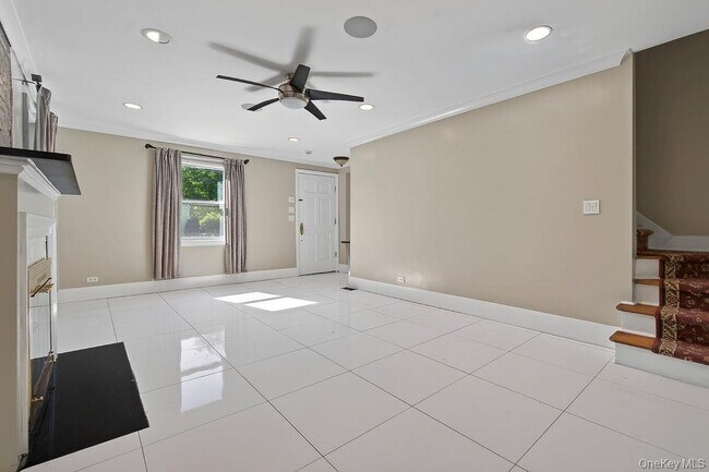 Building Photo - 155 White Rd