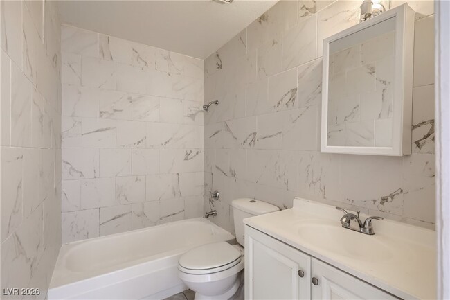 Building Photo - 716 Pensacola Ln