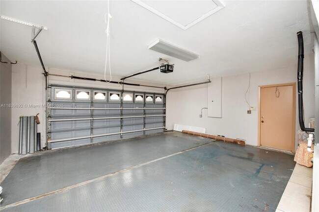 Building Photo - 3100 Old Orchard Rd