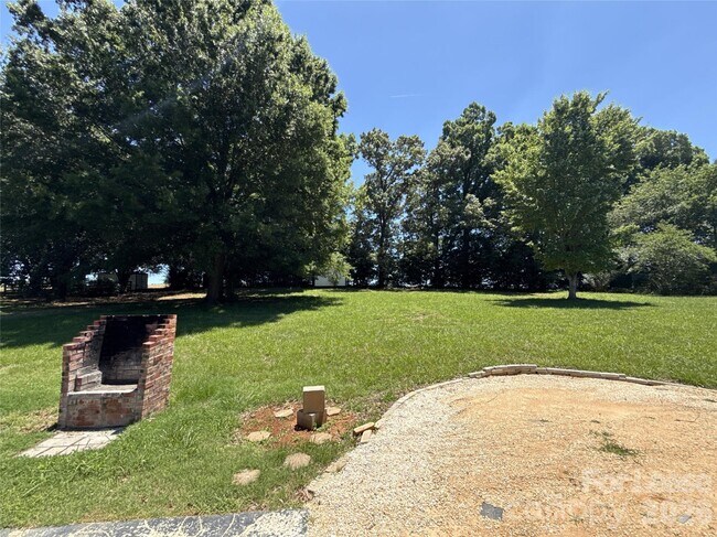 Building Photo - 3211 Karen Ln