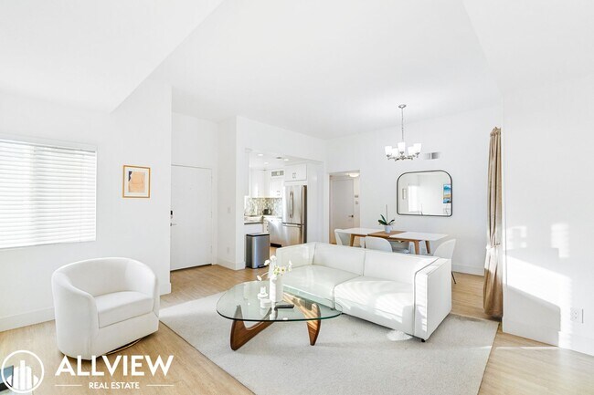 Building Photo - OCEAN VIEWS AND UPGRADED 2 BED/ 2 BATH UPP...