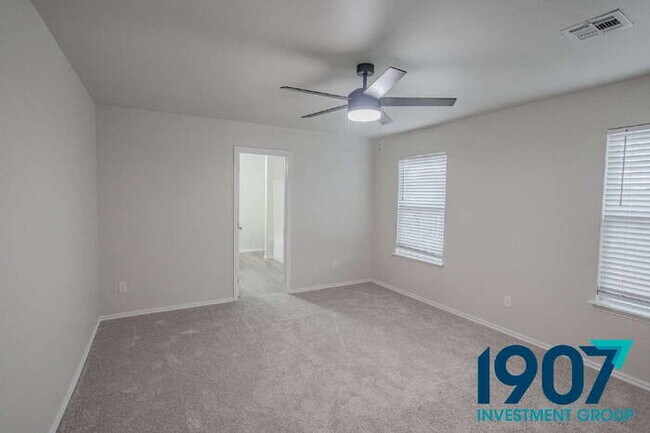 Building Photo - Modern & Spacious 3-Bedroom Home in Newcas...