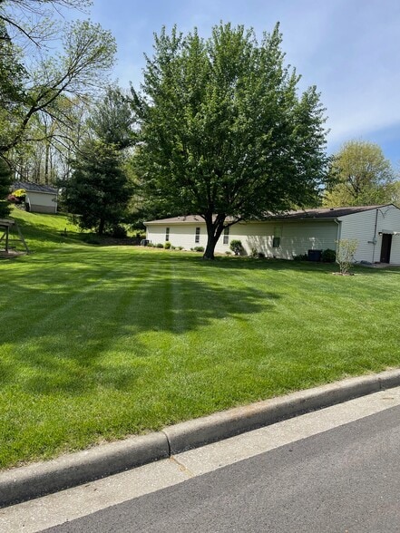 Back Yard - 1053 W 10th St