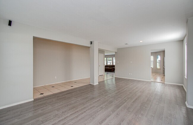 Building Photo - 16126 Coleburn Dr