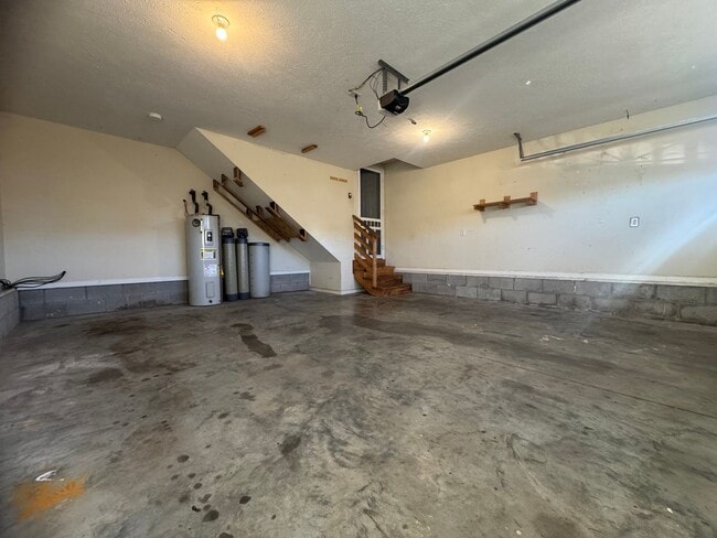 Building Photo - Beautiful Single Family Home in Clarksville