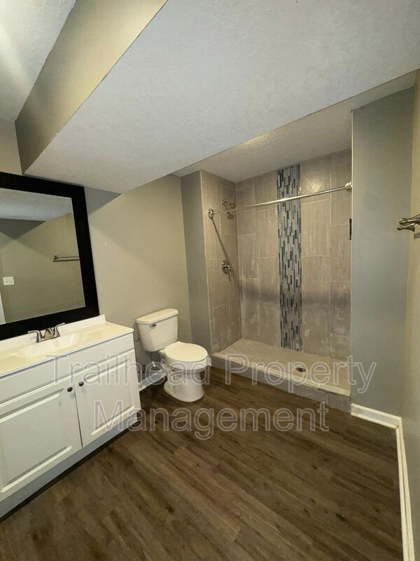 Building Photo - 603 Hillcrest St