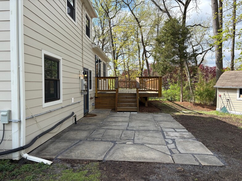 Building Photo - 1211 Van Buren Cir