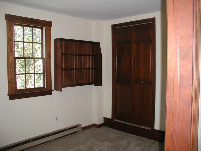 Building Photo - 3 bedroom – 1.5 Bath House