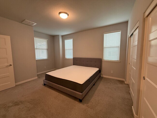 Building Photo - Pristine Condo in Monterey Village Gated Community