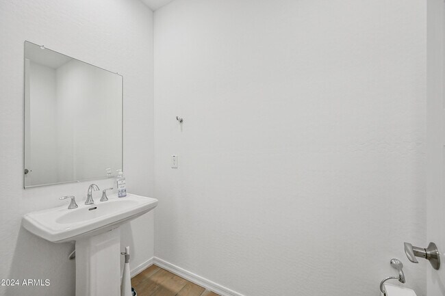 Building Photo - 14049 W Desert Hollow Dr