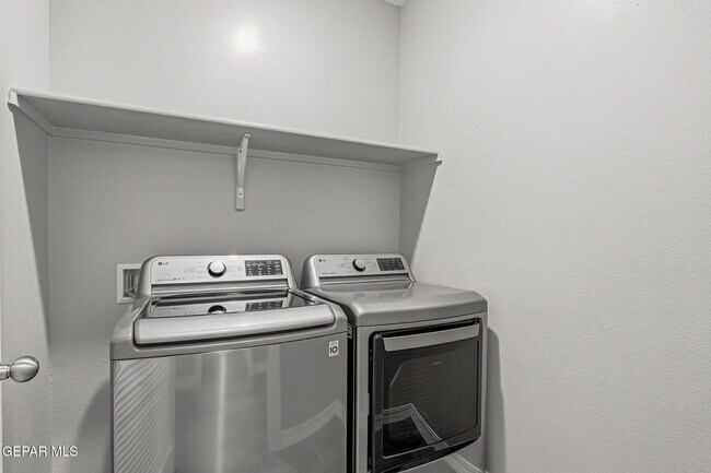 Building Photo - 14828 Tierra Coruna Ave
