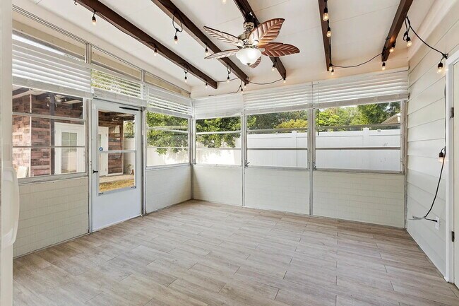 Building Photo - BEAUTIFULLY REMODELED 3-BEDROOM TAMPA HOME | SUNROOM | MODERN INTERIOR
