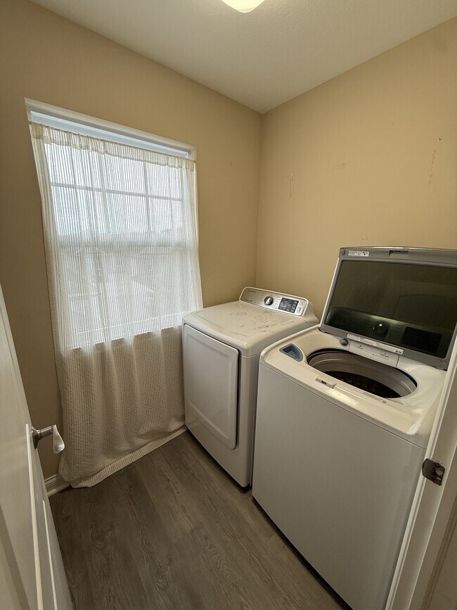 Building Photo - 8836 Kipling Dr