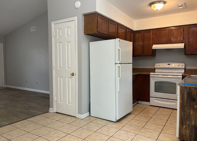 Building Photo - Charming 3 BR/2 BA Home in Crowfield Plantation