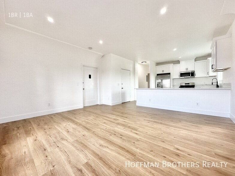 Building Photo - 2837 S Bronson Ave