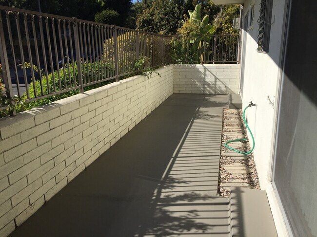 Building Photo - 3400 Club Dr