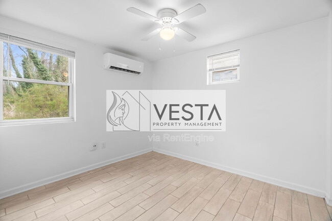 Building Photo - 131 Moody Ave