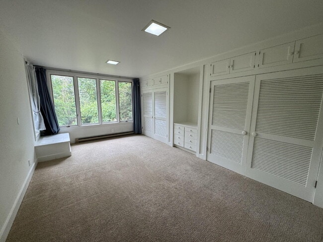 Building Photo - Spacious 2bed Plus Office, Single-level in Waverly Heights
