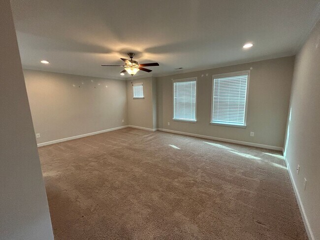 Building Photo - 79 Mornington Pl