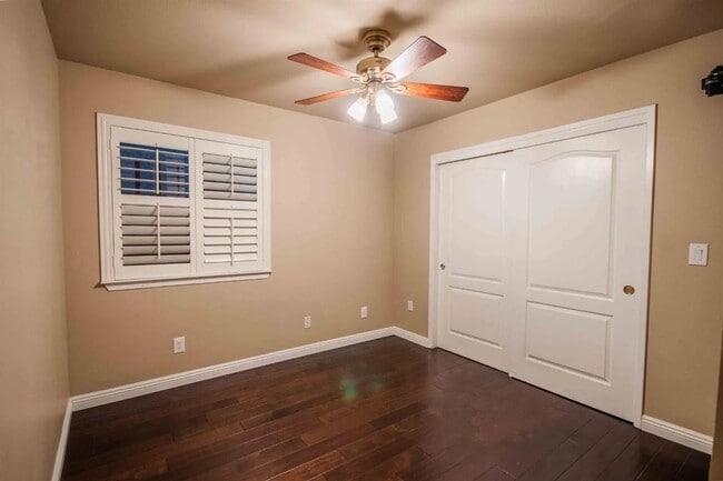 Building Photo - 1838 E Shea Dr