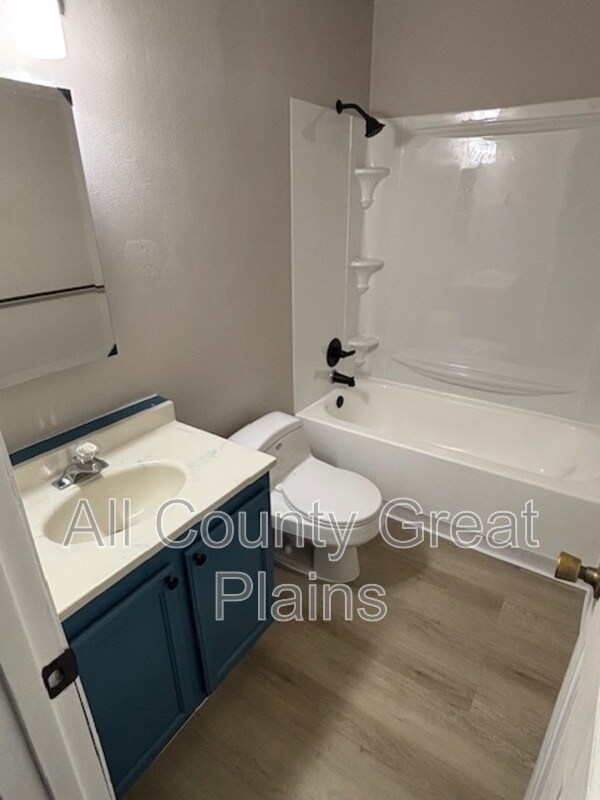 Building Photo - 609 S Lakehurst Dr