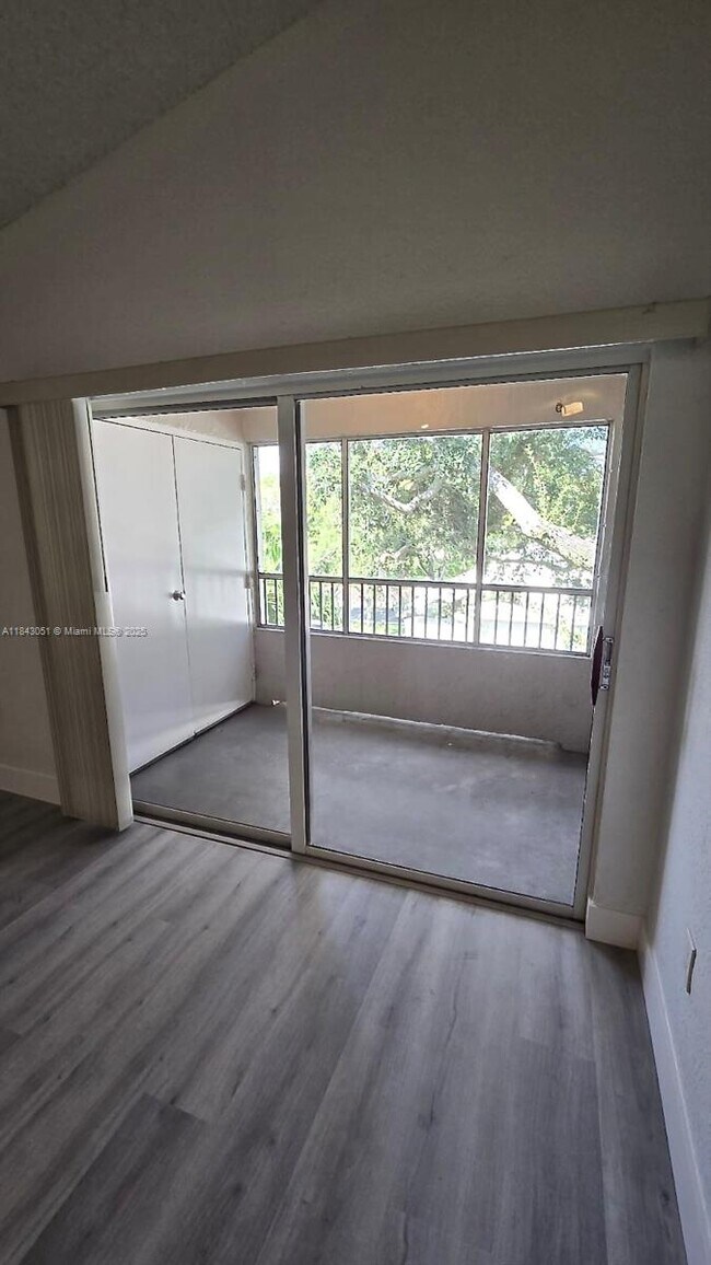 Building Photo - 2811 N Oakland Forest Dr