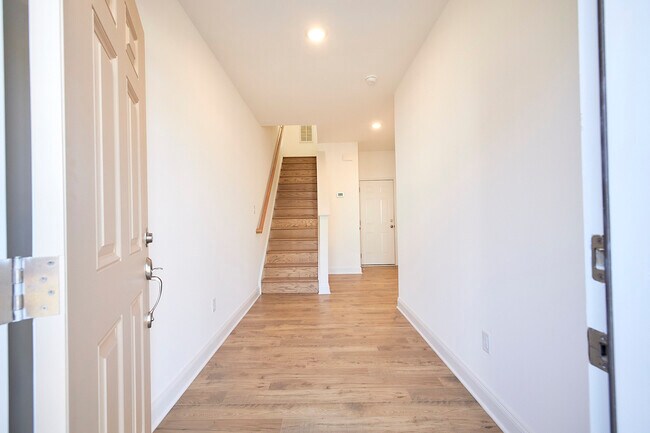 Building Photo - 13868 Randolph Pond Ln