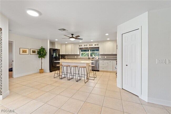 Building Photo - 2309 SW 27th St