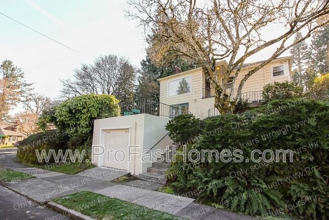 Building Photo - 616 SW Moss St