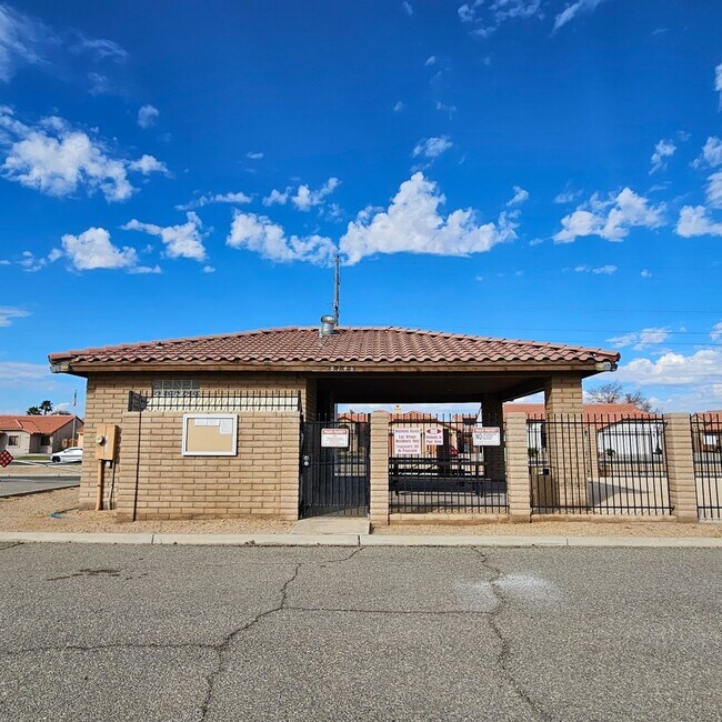 Building Photo - Awesome rental available!