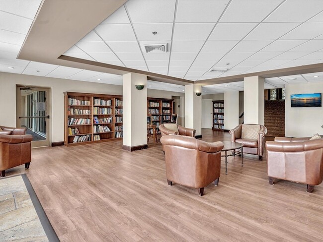 Building Photo - 9470 Poinciana Pl