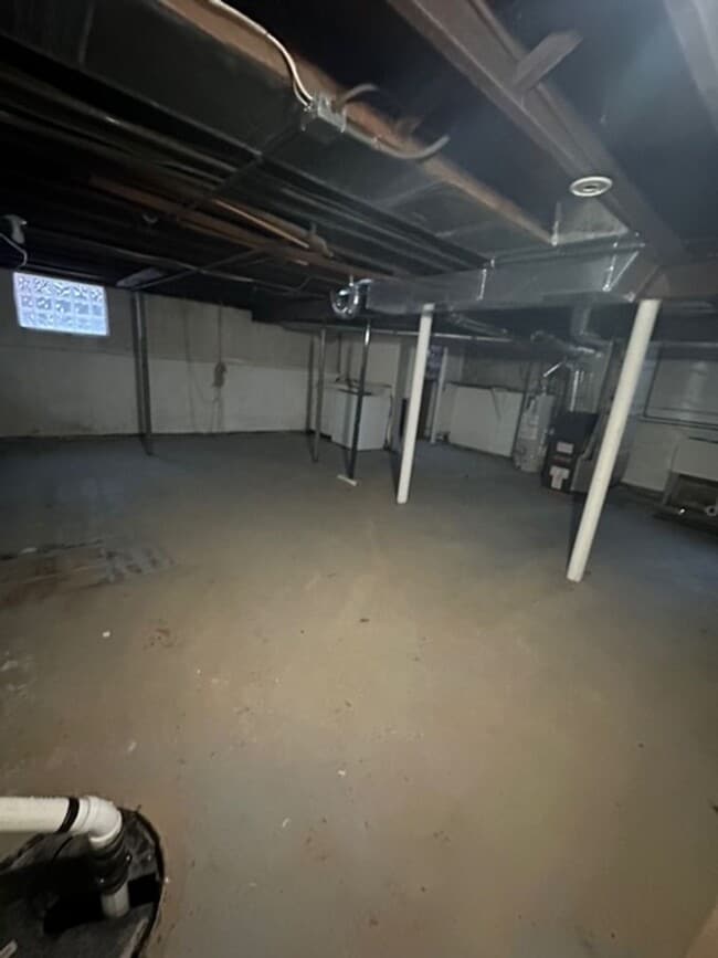 Building Photo - 93 Tryon Park