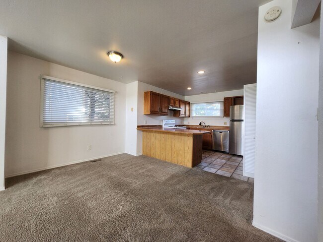 Building Photo - 1140 Magic Lamp Way