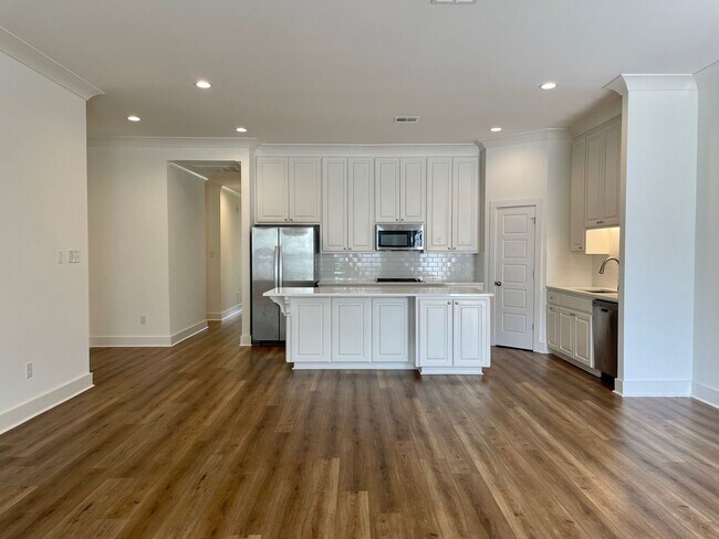 Building Photo - 9135 Southlawn Dr