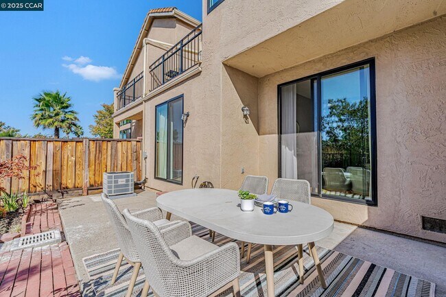 Building Photo - 3043 Tahoe Pl