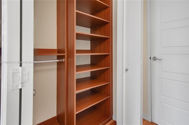 Building Photo - 7601 E Treasure Dr