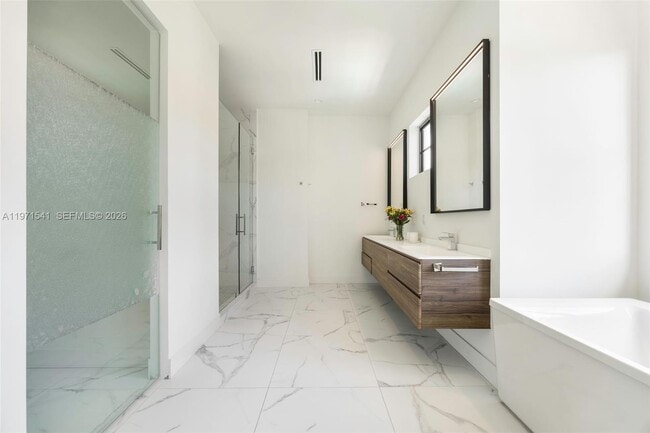 Building Photo - 885 NE 76th St