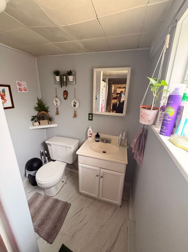 Building Photo - 462 Whitehall Rd