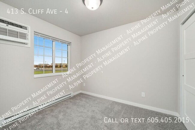 Building Photo - 413 S Cliff Ave