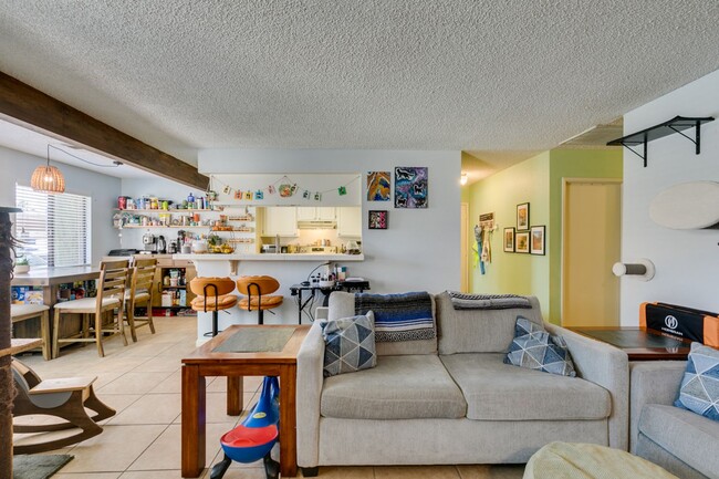 Building Photo - Cute and Cozy 2-bedroom 2-bathroom Townhom...