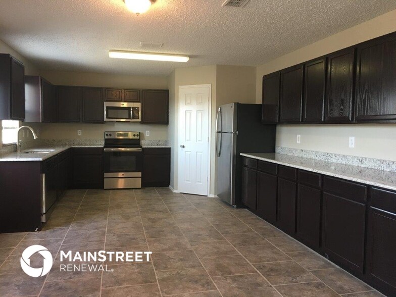 Building Photo - 3563 Saguaro Dr