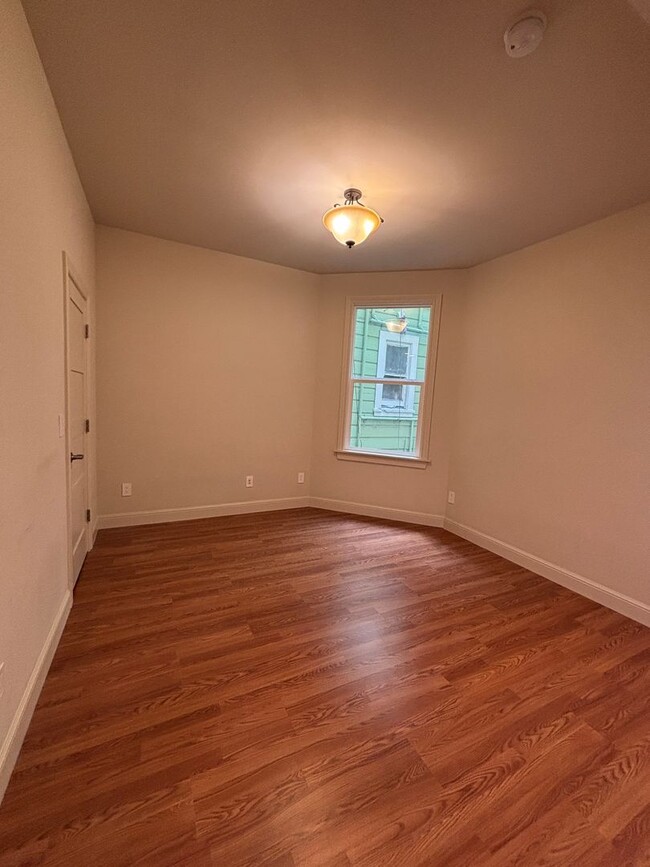 Building Photo - 2264