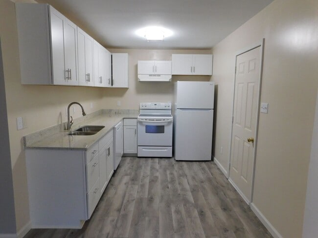 Building Photo - REMODLED