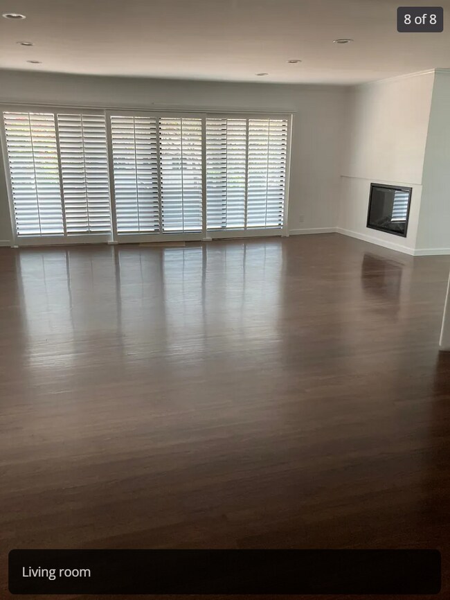 Building Photo - 349 S Linden Dr