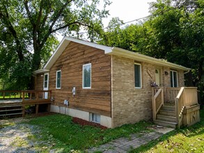Building Photo - 2 Bedroom Home In Dyer