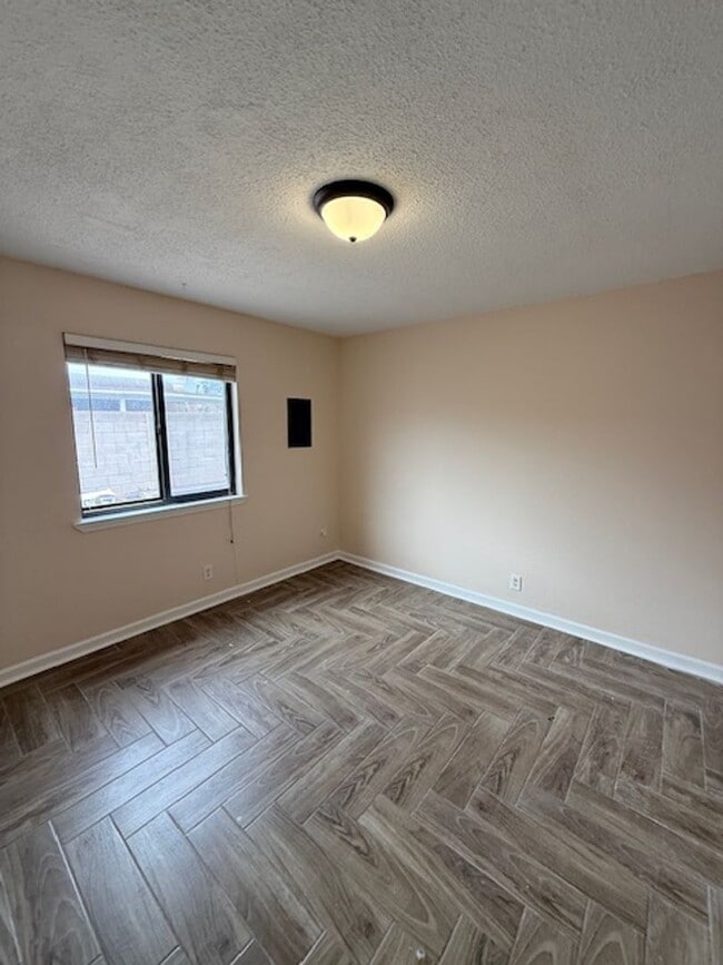 Building Photo - Coming Soon ! 3 Bedroom 2 Bath 1 Car Garag...