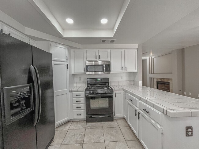 Building Photo - Spacious 4-Bedroom Home in Prime Green Val...