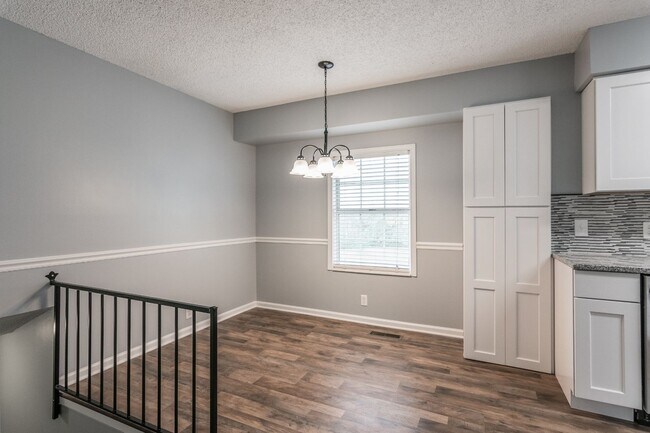 Building Photo - 5216 Roxborough Dr